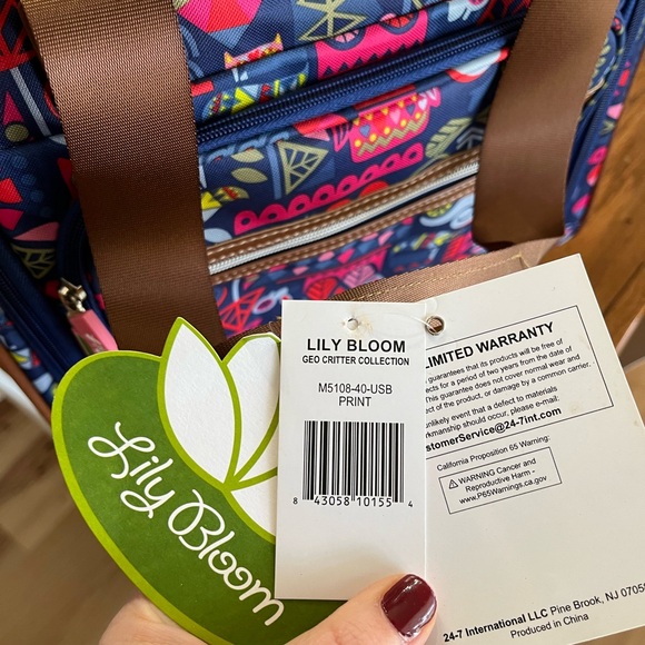 NWT- Lily Bloom rolling carry on bag. - Picture 10 of 12